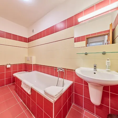 Garnet Πανσιόν 3*