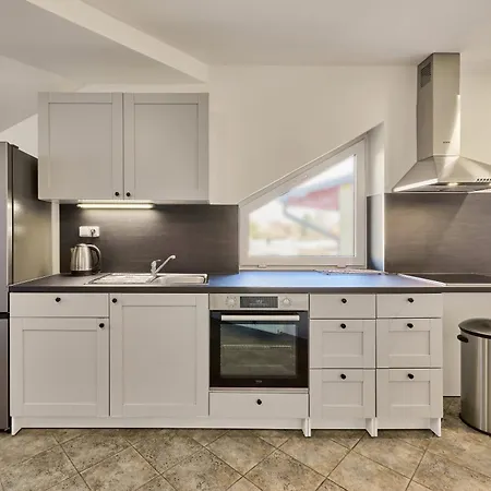 Garnet Guest house 3*